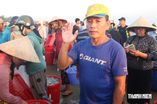 Biển lặng cuối mùa: Ngư dân Tam Xuân trúng đậm cá cơm - Ảnh 3.