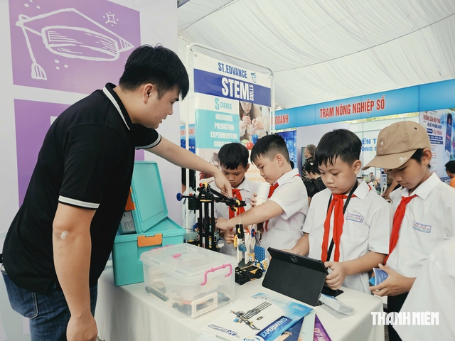Xã Châu Pha hợp tác trường đại học về khoa học công nghệ, chuyển đổi số- Ảnh 2.