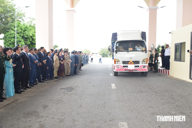 An Giang khai trương cặp Cửa khẩu quốc tế đường bộ Khánh Bình - Chrey Thom - Ảnh 5.