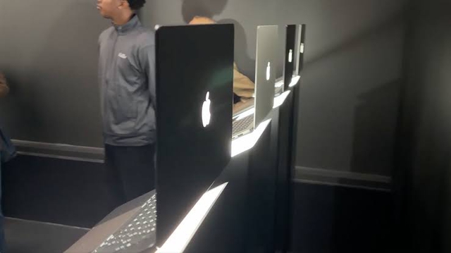 Phía sau màn tái xuất của logo phát sáng trên MacBook - Ảnh 1.