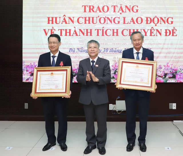 7 cá nhân ở Đà Nẵng được trao Huân chương Lao động hạng Nhì, hạng Ba- Ảnh 1.