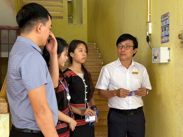 Hai học sinh miền núi Quảng Trị sáng chế máy điểm danh điện tử - Ảnh 5.