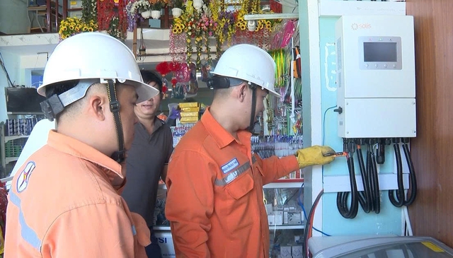 Điện mặt trời mái nhà giúp tiết kiệm hơn 60% tiền điện - Ảnh 2.