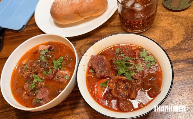 Món bò kho được vinh danh, muốn ăn ở TP.HCM thì đến đâu? - Ảnh 2.