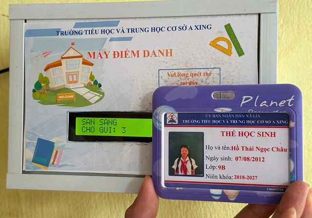 Hai học sinh miền núi Quảng Trị sáng chế máy điểm danh điện tử - Ảnh 4.