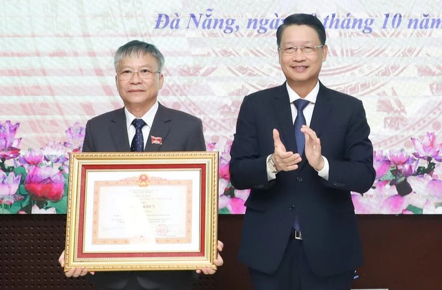 7 cá nhân ở Đà Nẵng được trao Huân chương Lao động hạng Nhì, hạng Ba- Ảnh 3.