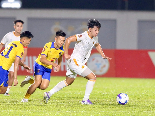 Nghi ngờ kết quả VAR, HLV HAGL đề xuất V-League học cách làm của La Liga- Ảnh 1.