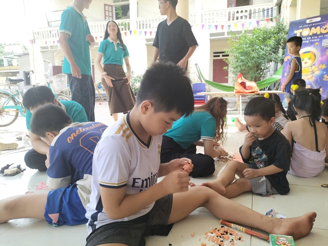 Người mẹ của những 'siêu nhân nhí'- Ảnh 2.