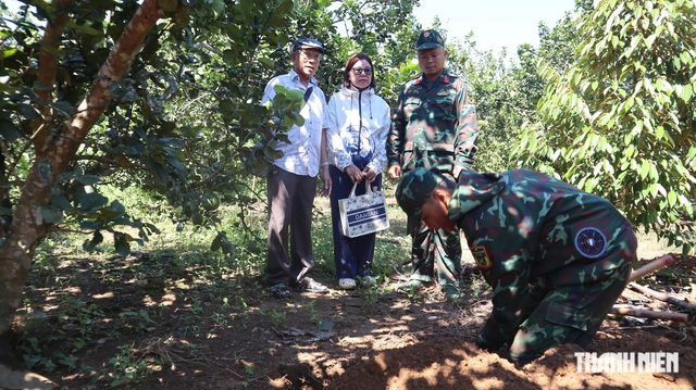 15 hài cốt liệt sĩ được tìm thấy gần suối Nhung cùng di vật có khắc tên - Ảnh 16.