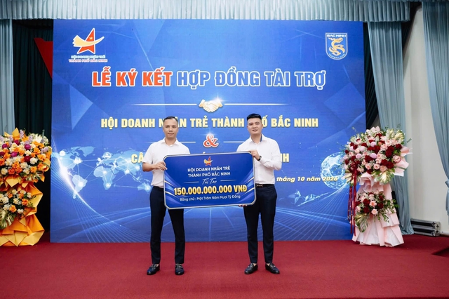 Đội bóng cũ ông Park nhận tài trợ kỷ lục 150 tỉ đồng: Nóng đại chiến HAGL!- Ảnh 1.