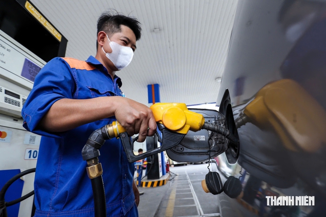 Giá xăng dầu hôm nay 30.10.2026: Trong nước và thế giới biến động trái chiều- Ảnh 1.