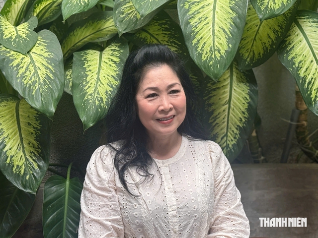 Cuộc sống của NSND Hồng Vân ở tuổi 60 - Ảnh 1.