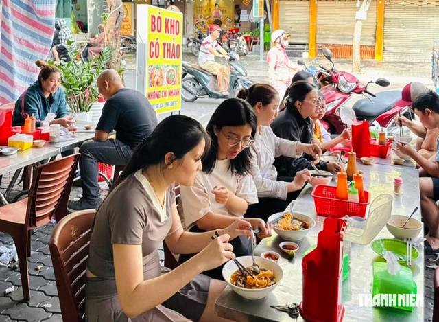 Món bò kho được vinh danh, muốn ăn ở TP.HCM thì đến đâu? - Ảnh 4.