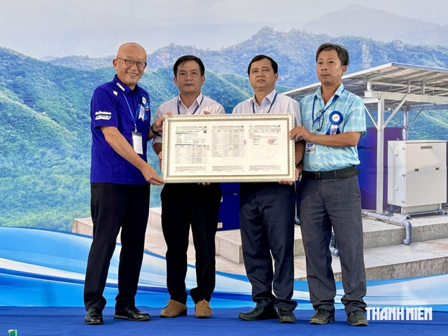 Từ mũ bảo hiểm đến nước sạch, hãng xe máy mở rộng hoạt động cộng đồng - Ảnh 3.