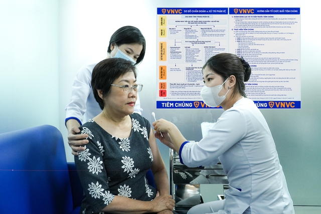 VNVC triển khai vắc xin c&uacute;m chuy&ecirc;n biệt cho người cao tuổi, người c&oacute; bệnh nền - Ảnh 2.
