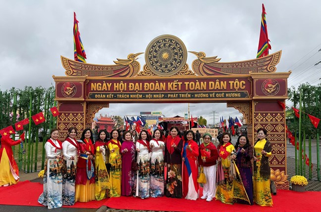 Bà Hà Thị Nga dự Ngày hội Đại đoàn kết toàn dân tộc tại châu Âu- Ảnh 1.