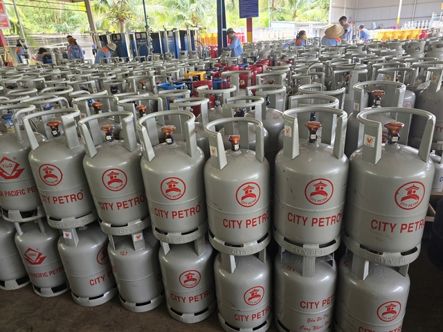Giá gas tháng 11 tăng mạnh, bình 50 kg tăng hơn 42.000 đồng - Ảnh 1.