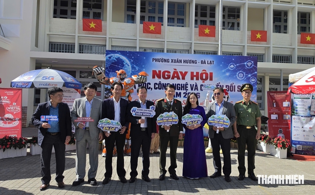 Học sinh Đà Lạt hào hứng trải nghiệm những mô hình sáng tạo công nghệ số - Ảnh 4.