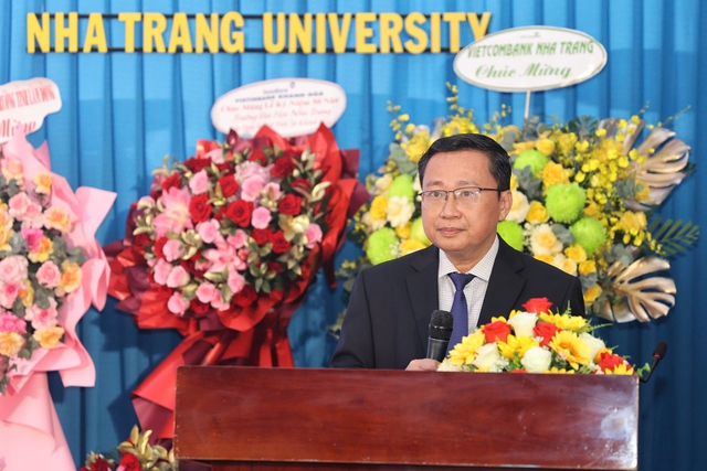 Trường ĐH Nha Trang 50 năm gắn b&oacute; Kh&aacute;nh H&ograve;a, hướng tới đại học v&ugrave;ng - Ảnh 2.