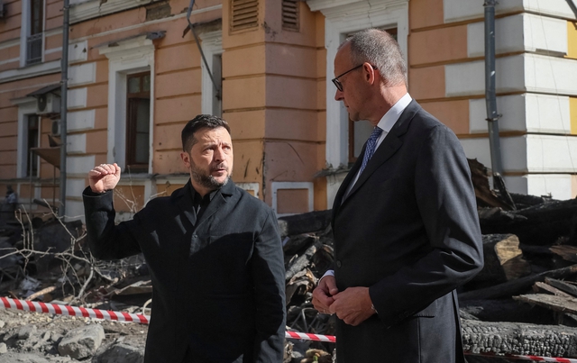 Thủ tướng Đức đến Kyiv giữa bom đạn, Nga tuyên bố tăng cường không kích Ukraine - Ảnh 1.
