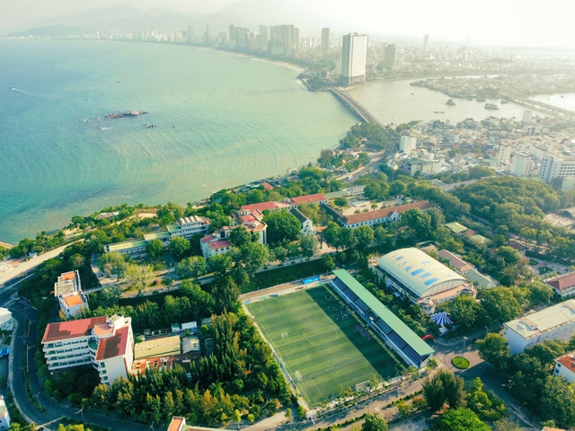 Trường ĐH Nha Trang 50 năm gắn b&oacute; Kh&aacute;nh H&ograve;a, hướng tới đại học v&ugrave;ng - Ảnh 3.