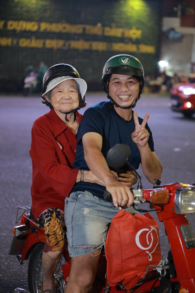 'Độc lạ Bình Dương': Đứng ở công viên chụp ảnh dạo, khách 'trả bao nhiêu cũng được'- Ảnh 2.