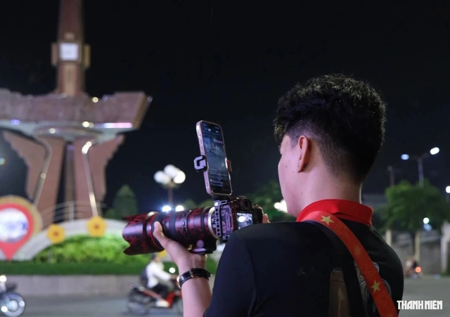'Độc lạ Bình Dương': Đứng ở công viên chụp ảnh dạo, khách 'trả bao nhiêu cũng được'- Ảnh 1.