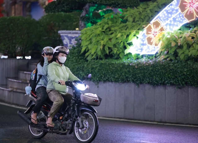 'Độc lạ Bình Dương': Đứng ở công viên chụp ảnh dạo, khách 'trả bao nhiêu cũng được'- Ảnh 5.
