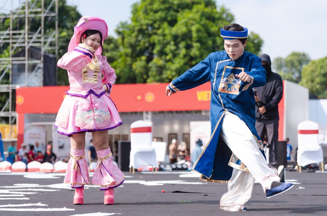 Bún bò Huế đoạt giải thưởng cosplay ở Lễ hội Văn hóa thế giới
- Ảnh 4.