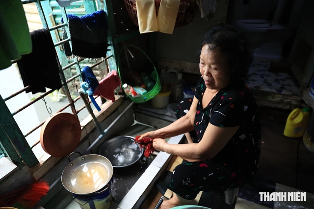 13 người chen chúc trong căn nhà 12 m² bên bờ nam kênh Đôi ở TP.HCM- Ảnh 6.