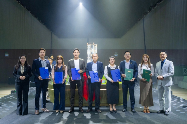 Đông đảo khách hàng thẩm định tại sự kiện khai trương mô hình kiến trúc A&K Tower - Ảnh 2.