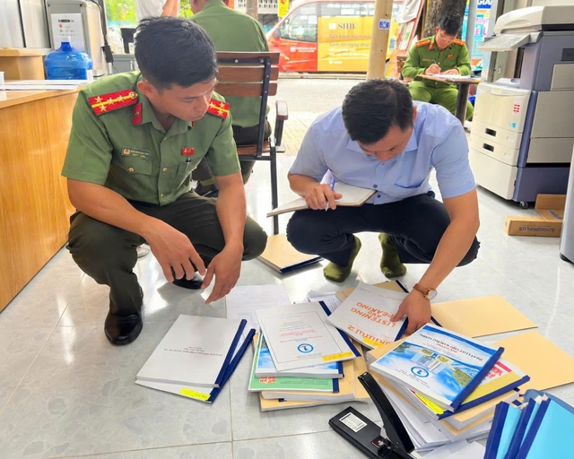 Photocopy sách giáo khoa và nghịch lý giữa bản quyền với quyền tiếp cận tri thức - Ảnh 1.
