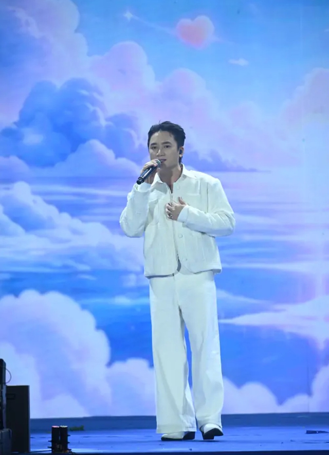 Hòa Minzy, Phan Mạnh Quỳnh khuấy động sân khấu Wefamily Awards 2026 - Ảnh 2.