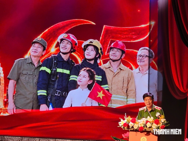 Chương tr&igrave;nh nghệ thuật Nhịp sống b&igrave;nh y&ecirc;n:65 năm một h&agrave;nh tr&igrave;nh quả cảm v&igrave; nh&acirc;n d&acirc;n - Ảnh 1.