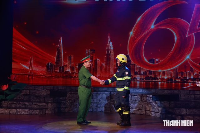 Chương tr&igrave;nh nghệ thuật Nhịp sống b&igrave;nh y&ecirc;n:65 năm một h&agrave;nh tr&igrave;nh quả cảm v&igrave; nh&acirc;n d&acirc;n - Ảnh 5.