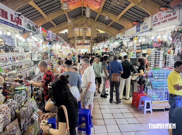 Du lịch lập kỷ lục nhưng chưa thể 'thở phào' - Ảnh 3.