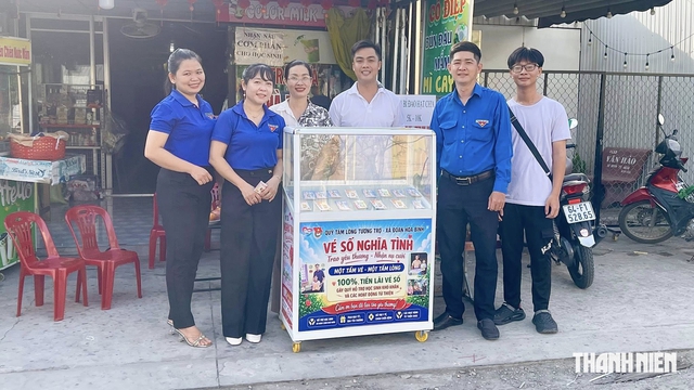 Thầy giáo dành 1/2 tiền lương tiếp sức học trò nghèo- Ảnh 3.