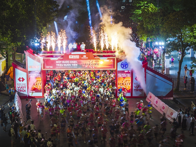 Bứt phá kỷ lục tại giải Marathon Quốc tế Hà Nội Techcombank Mùa thứ 5 - Ảnh 1.