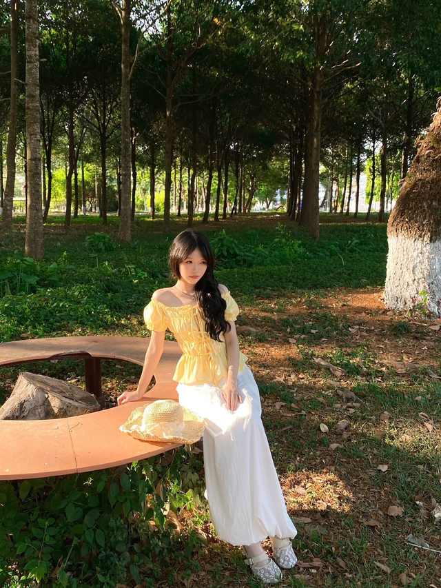 Gi&agrave;y s&aacute;ng m&agrave;u, điểm s&aacute;ng 'đắt gi&aacute;' của m&ugrave;a thu  - Ảnh 6.