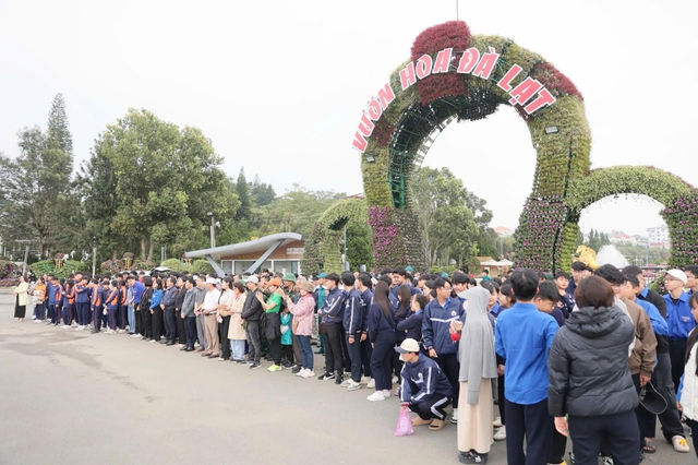 Đ&agrave; Lạt đồng loạt l&agrave;m sạch phố phường, trồng hoa đ&oacute;n Festival Hoa 2026- Ảnh 1.
