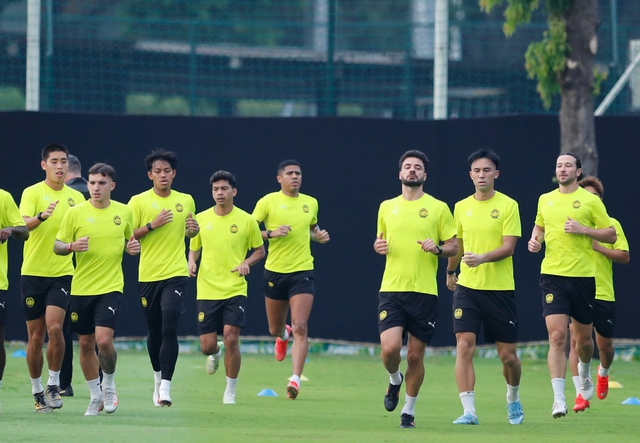 'Khẩu chiến' trước giờ G: HLV Kim Sang-sik và đối thủ Tan Cheng Hoe không ai nhường ai- Ảnh 5.