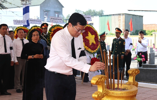 Đưa 12 hài cốt liệt sĩ về với đồng đội, đất mẹ- Ảnh 4.