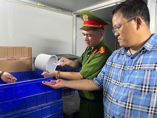 Bên trong xưởng sản xuất hàng triệu viên C sủi giả của Vintechpharm- Ảnh 9.