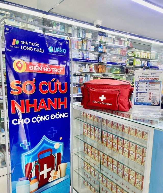 Dược sĩ 'cánh tay nối dài' hỗ trợ sơ cấp cứu người dân trong những ngày mưa lớn- Ảnh 5.