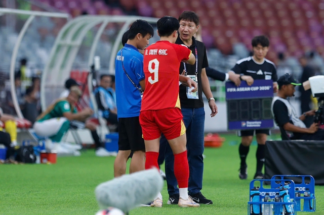 VAR từ chối phạt đền, đội tuyển Việt Nam thua sát nút Malaysia 0-1: Không thể giành HCĐ FIFA ASEAN Cup- Ảnh 3.