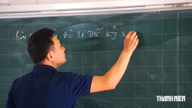 Hàng loạt cựu hiệu trưởng bức xúc vì… không được nghỉ hưu - Ảnh 1.