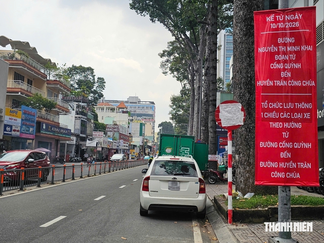 Đường Nguyễn Thị Minh Khai ở TP.HCM có đoạn thành một chiều, người dân đi thế nào? - Ảnh 1.