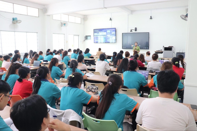 Gần 1.000 chuyên gia đồng hành cùng UEH kết nối đào tạo và thực tiễn - Ảnh 2.