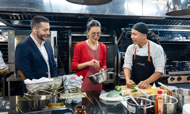 Chef Khắc Linh gây 'choáng' với bức 'Mục đồng chăn trâu' của Thành Chương bằng...ẩm thực - Ảnh 4.