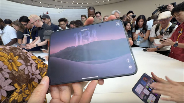 Được v&agrave; mất của Apple khi đến sau trong cuộc đua smartphone gập - Ảnh 1.